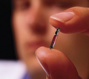 La FDA aprueba el chip de computadora para los seres humanos. 666. 666.