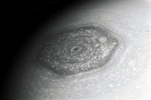La NASA encuentra un hexágono en Saturno