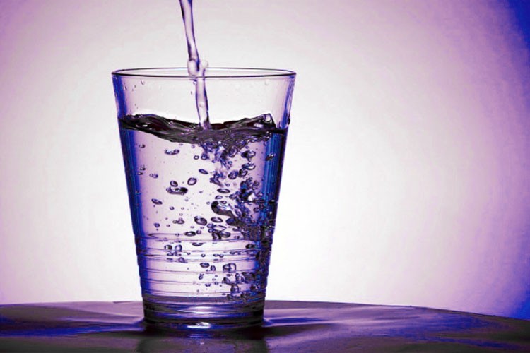 agua alcalina