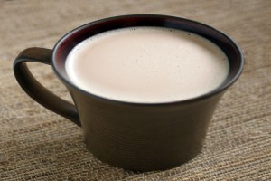 Por qué están poniendo mantequilla en el café