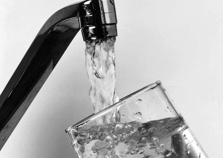 agua del grifo