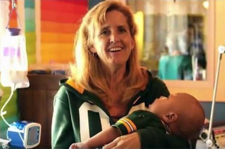 Mamá que adopta bebés de hospicio que nadie quiere