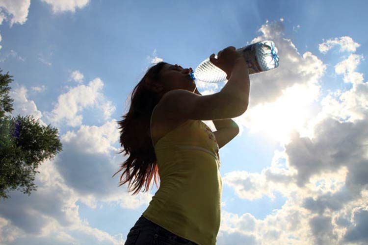 El consumo de agua puede ayudar a adelgazar