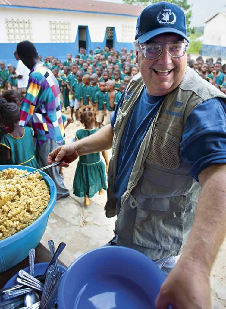 Hijo de Warren Buffett ayuda a alimentar al mundo