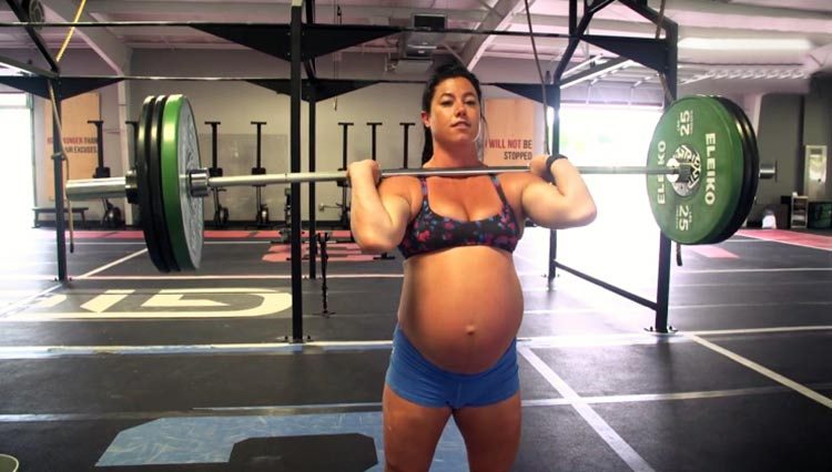 Con 9 meses de embarazo entrenaba con pesas pesadas