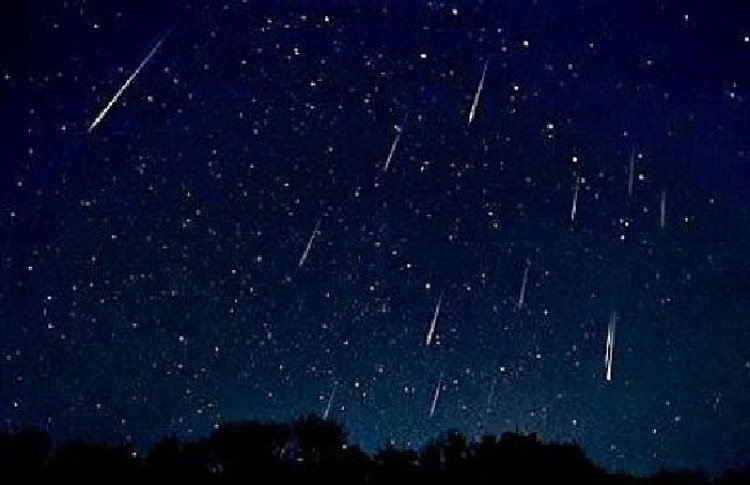Lluvias de estrellas iluminan el cielo de agosto
