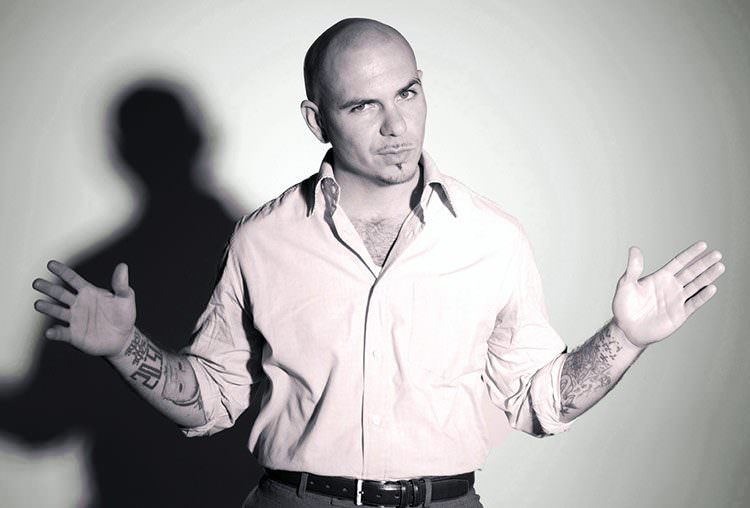 Pitbull envía su jet privado a pacientes de cáncer