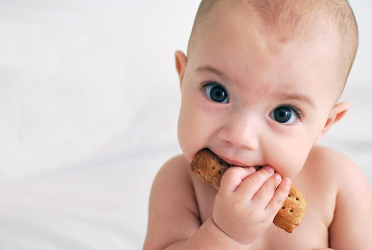 Método Baby Lead Weaning: olvide la comida del bebé y déjelo comer solo